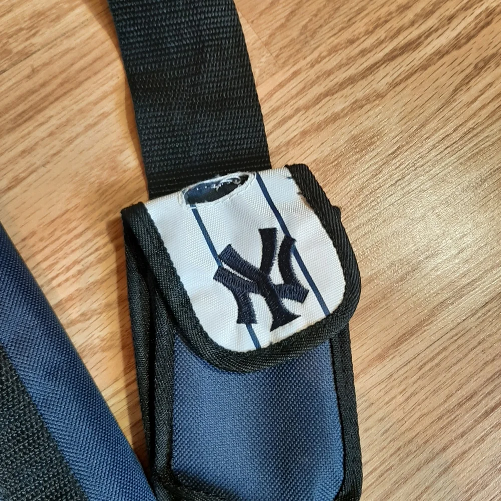 MLB NY Yankees Padded Multi Pocket Laptop Carry All Flap Bag